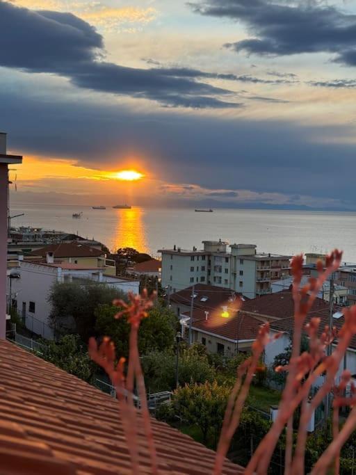 Апартаменты Mansarda Vista Mare A Zinola Савона Экстерьер фото
